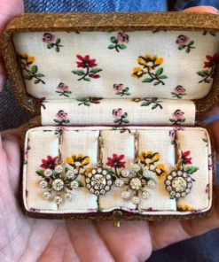 Jessica McCormack Daisy Diamond Gypset Bloom Earrings 5 Jessica McCormack Daisy Diamond Gypset Bloom Earrings