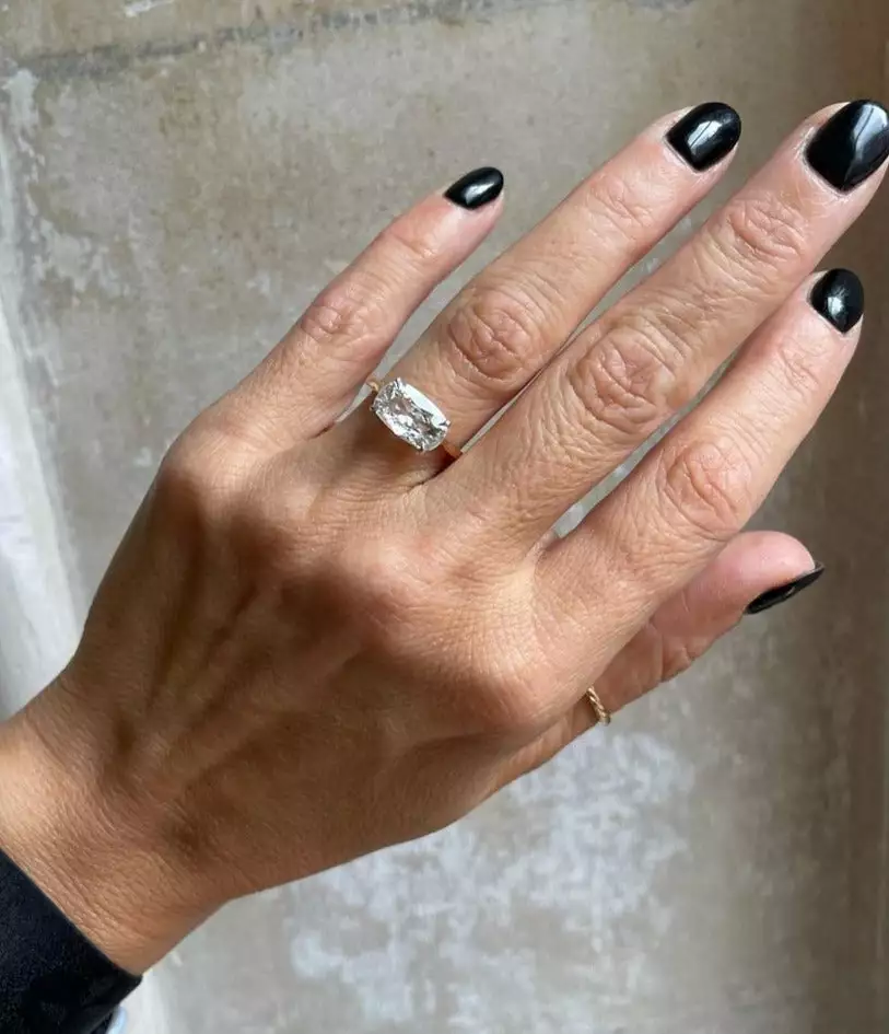 Jessica McCormack Elongated Cushion East-West Diamond Ring 2 Jessica McCormack Elongated Cushion East-West Diamond Ring